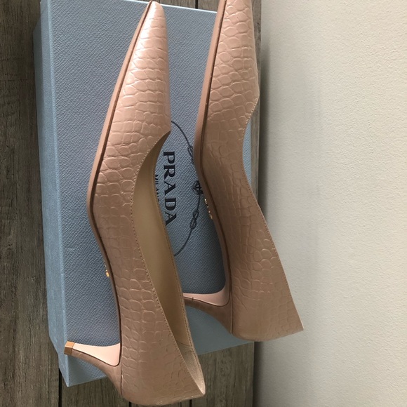 New, Prada Croc-embossed leather pointy toe pump. - Picture 3 of 6